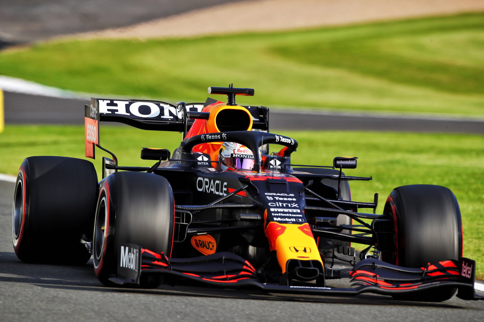 Max Verstappen (NLD) Red Bull Racing RB16B.