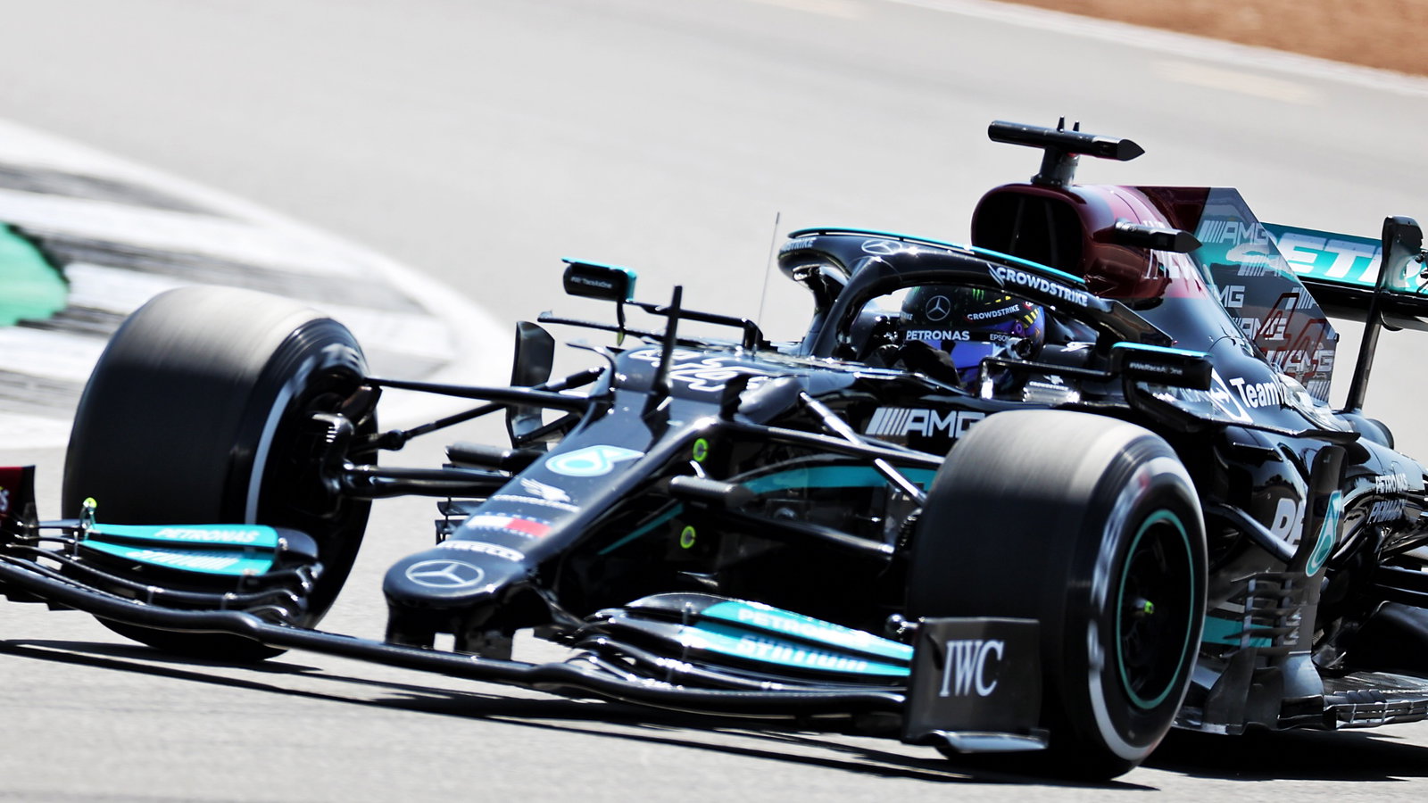 Lewis Hamilton (GBR) Mercedes AMG F1 W12.