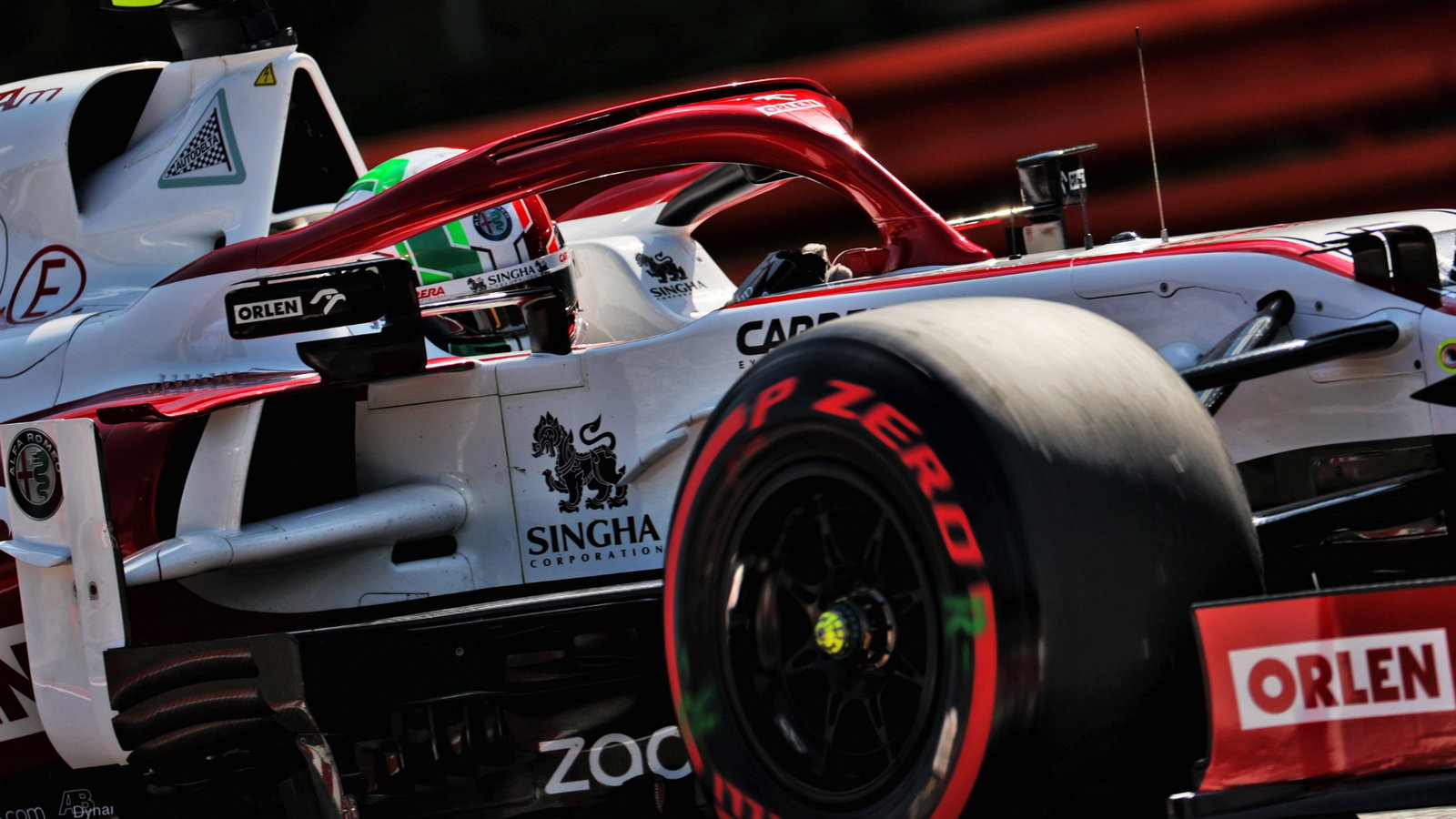 Antonio Giovinazzi (ITA) Alfa Romeo Racing C41.