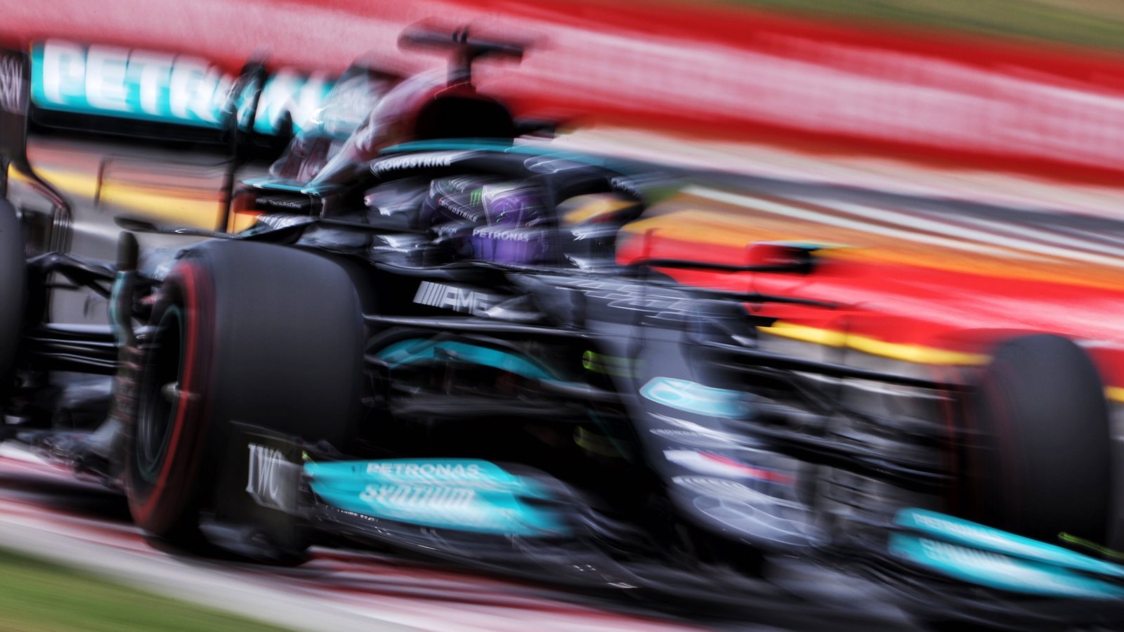 Lewis Hamilton (GBR) Mercedes AMG F1 W12.