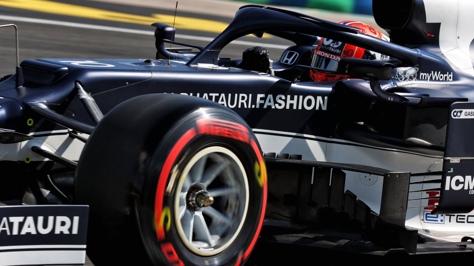 Pierre Gasly (FRA) AlphaTauri AT02.