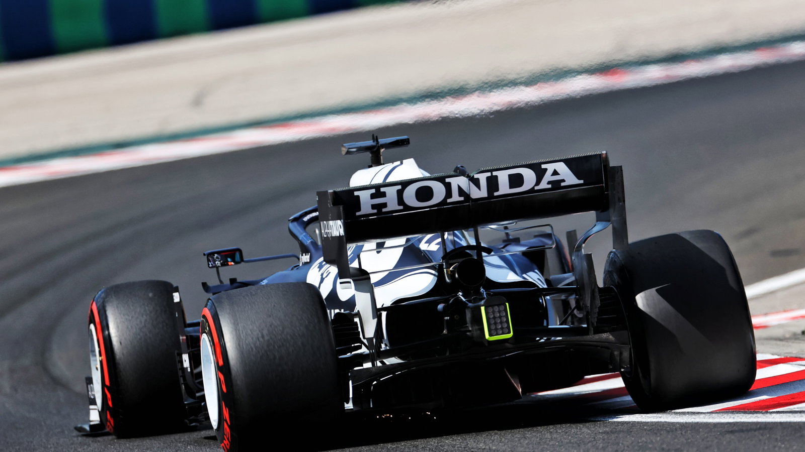 Yuki Tsunoda (JPN) AlphaTauri AT02.