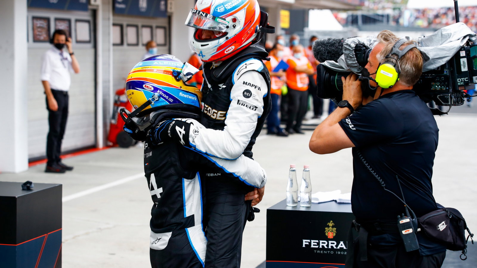 Race winner Esteban Ocon (FRA) Alpine F1 Team celebrates in parc ferme with team mate Fernando Alonso (ESP) Alpine F1 Team.