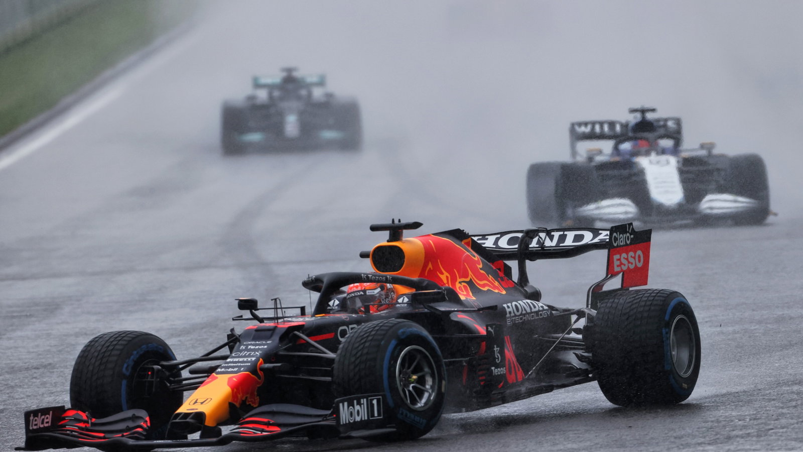 Max Verstappen (NLD) Red Bull Racing RB16B.