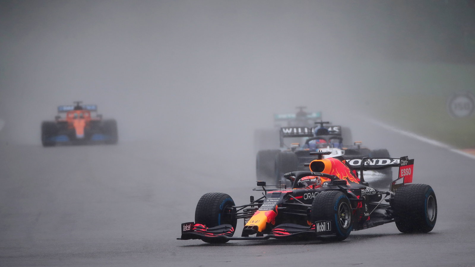 Max Verstappen (NLD) Red Bull Racing RB16B.