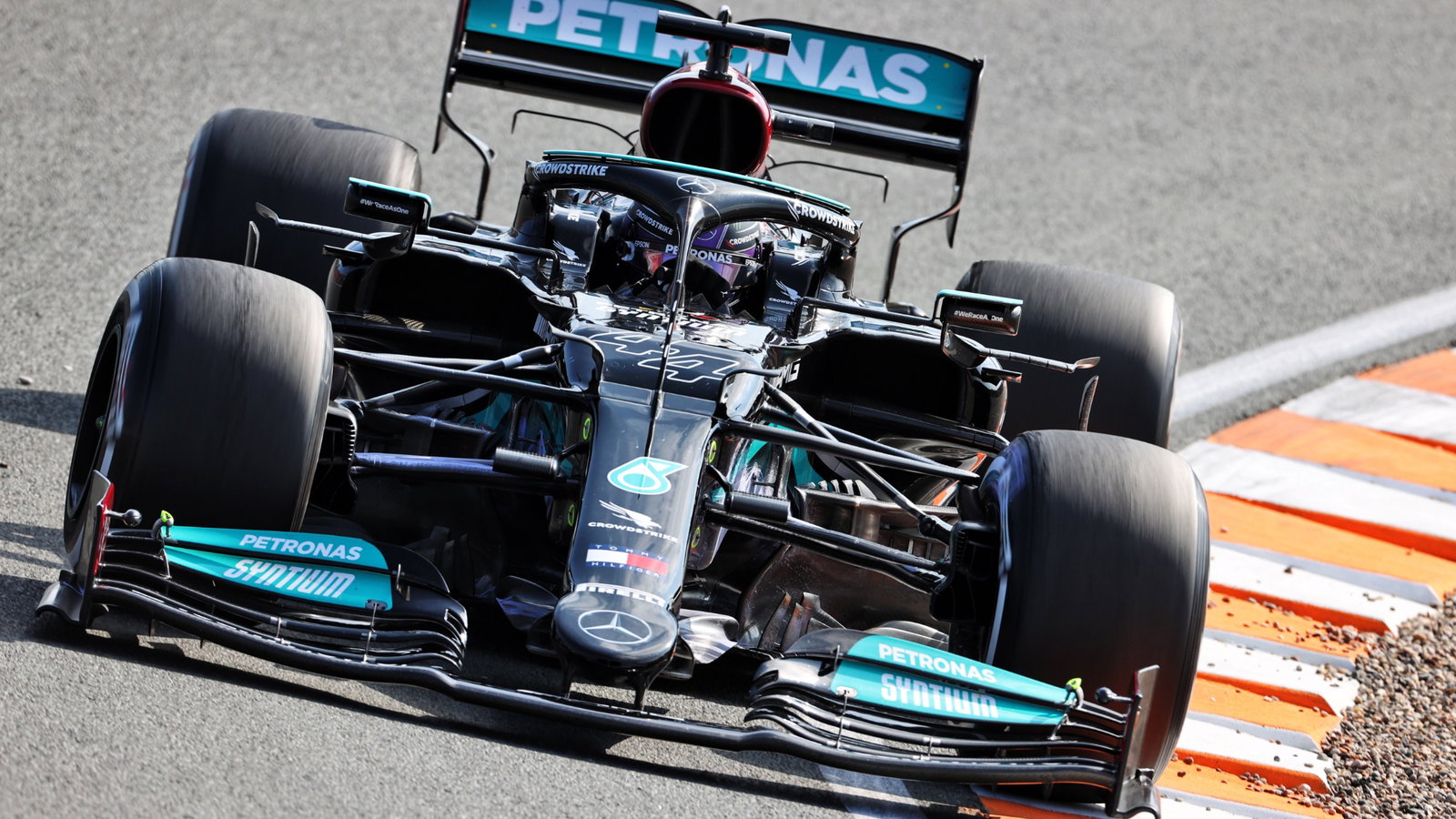 Lewis Hamilton (GBR) Mercedes AMG F1 W12.