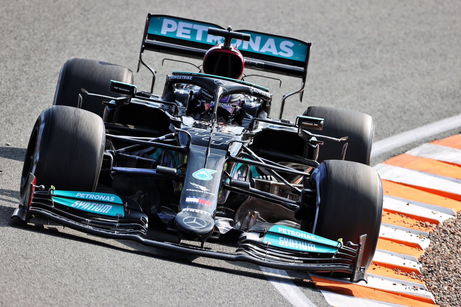 Lewis Hamilton (GBR) Mercedes AMG F1 W12.