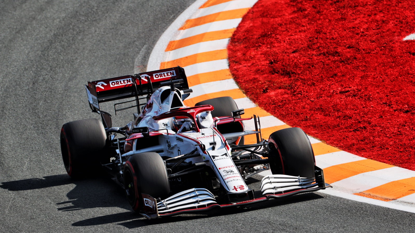 Kimi Raikkonen (FIN) Alfa Romeo Racing C41.