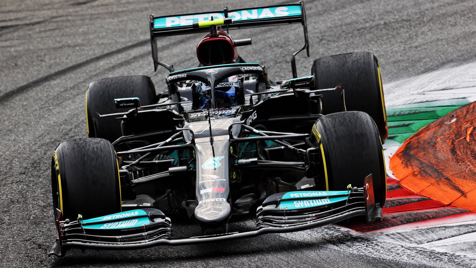 Valtteri Bottas (FIN) Mercedes AMG F1 W12.