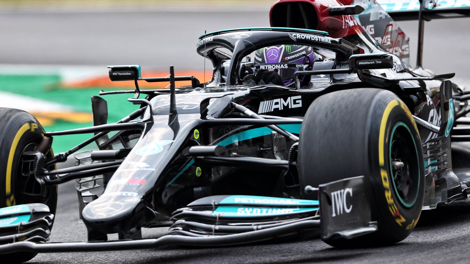 Lewis Hamilton (GBR) Mercedes AMG F1 W12.