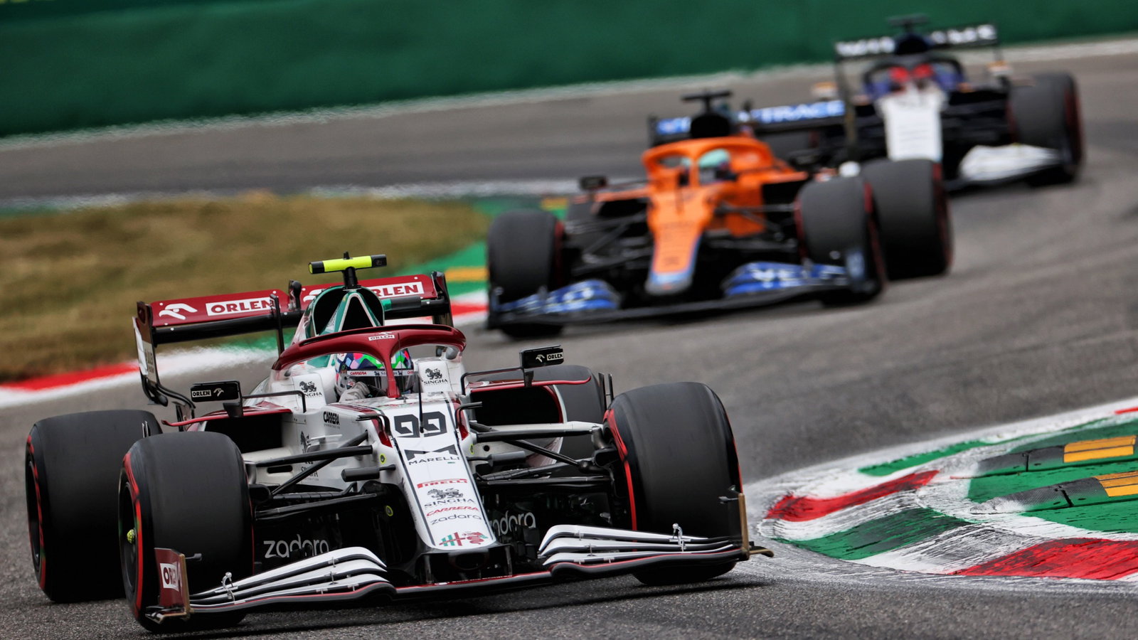 Antonio Giovinazzi (ITA) Alfa Romeo Racing C41.