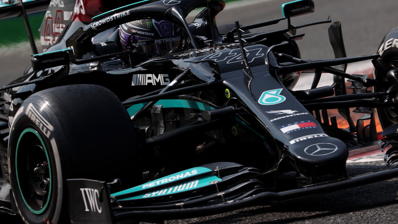 Lewis Hamilton (GBR) Mercedes AMG F1 W12.