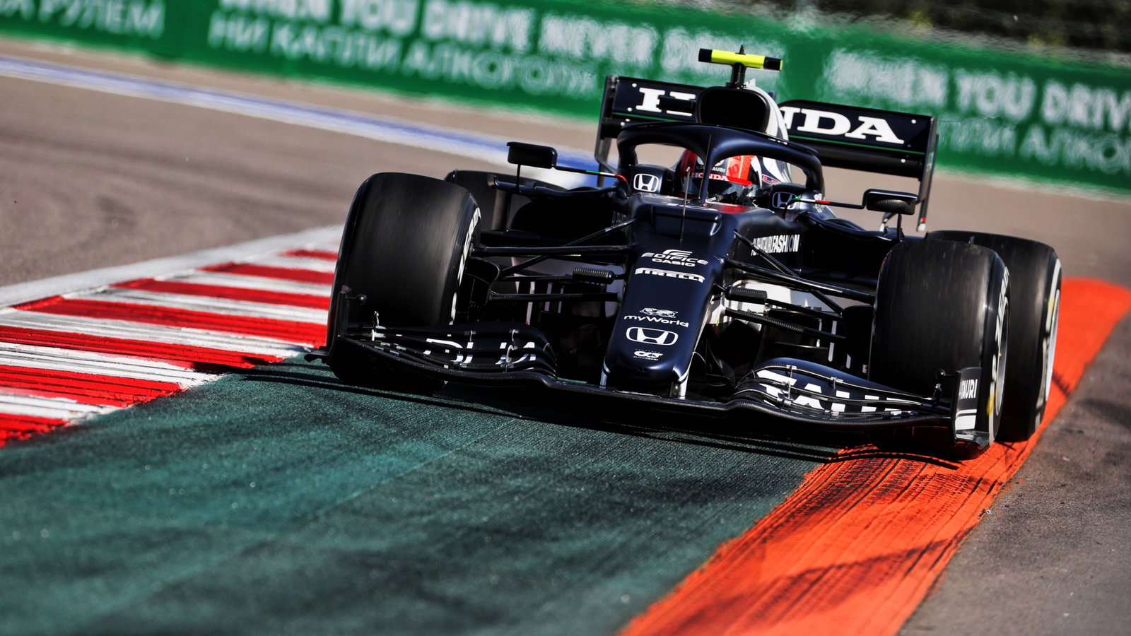 Pierre Gasly (FRA) AlphaTauri AT02.