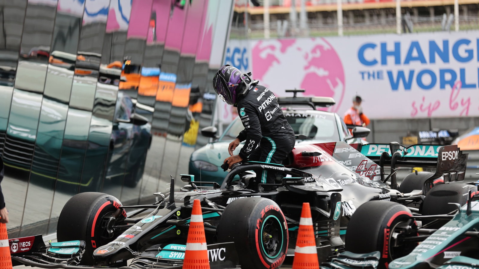 Lewis Hamilton (GBR) Mercedes AMG F1 W12.