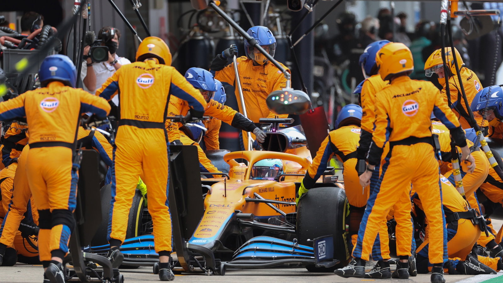 Daniel Ricciardo (AUS) McLaren MCL35M makes a pit stop.