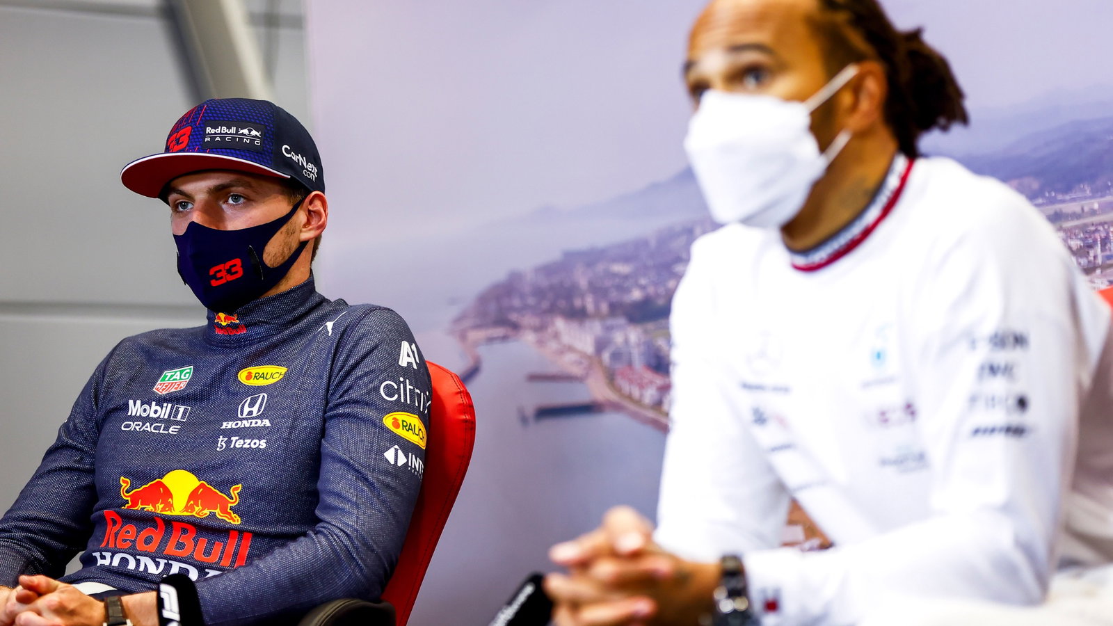(L to R): Max Verstappen (NLD) Red Bull Racing and Lewis Hamilton (GBR) Mercedes AMG F1 in the post race FIA Press Conference.