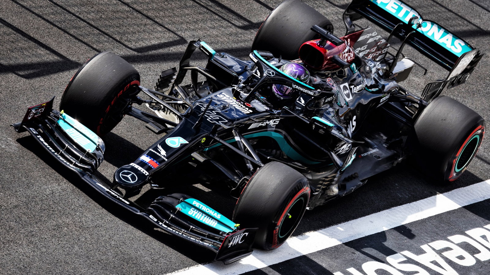 Lewis Hamilton (GBR) Mercedes AMG F1 W12.