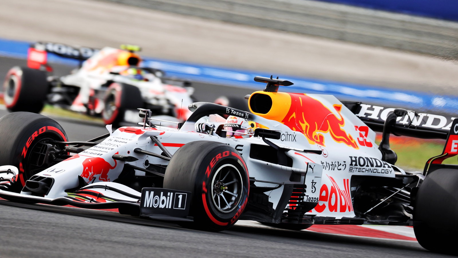 Max Verstappen (NLD) Red Bull Racing RB16B.