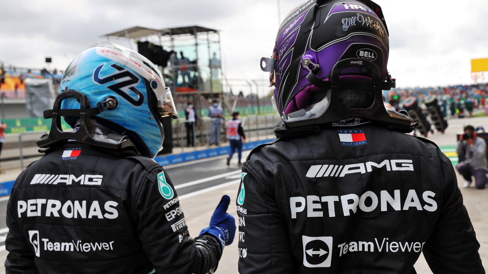 (L to R): Pole sitter Valtteri Bottas (FIN) Mercedes AMG F1 with team mate and fastest in qualifying Lewis Hamilton (GBR) Mercedes AMG F1 in parc ferme.