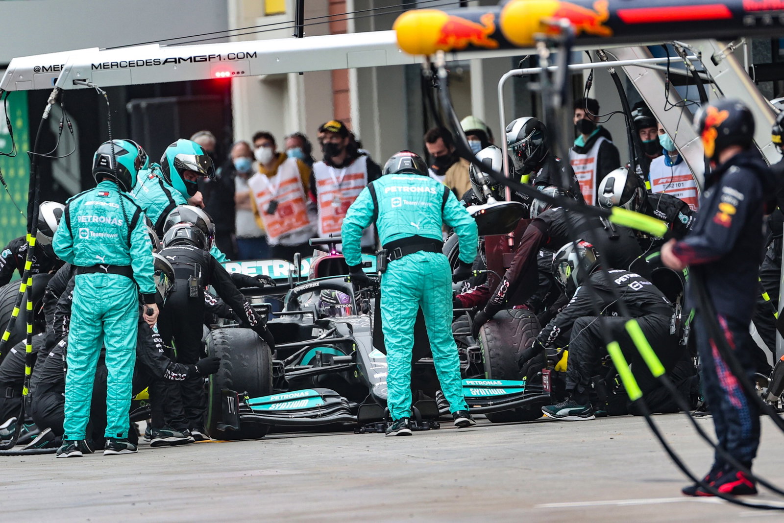 Lewis Hamilton (GBR) Mercedes AMG F1 W12 makes a pit stop.
