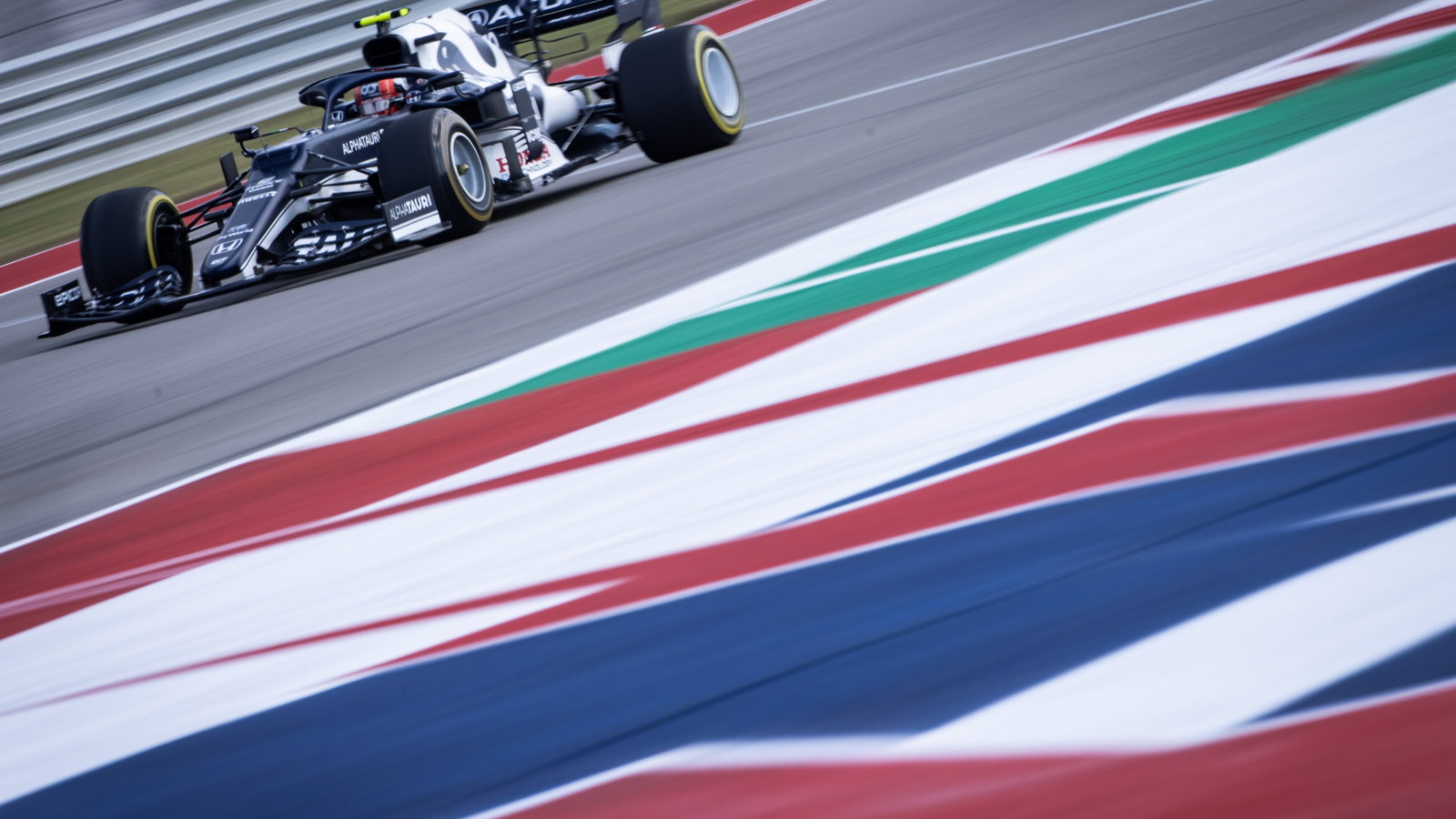 Pierre Gasly (FRA) AlphaTauri AT02.