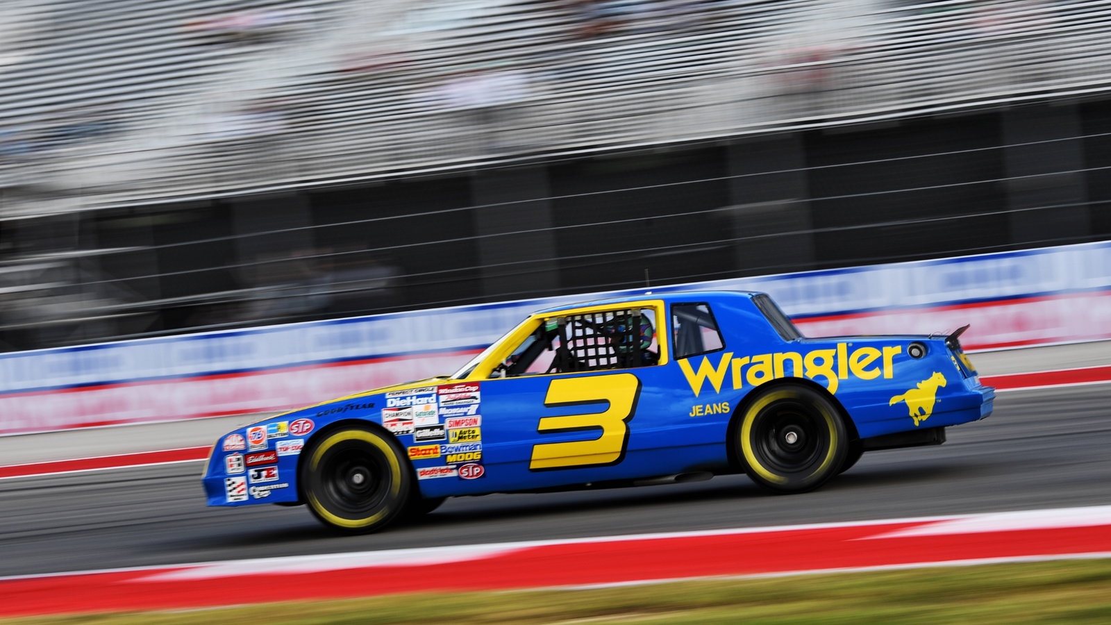 Daniel Ricciardo (AUS) McLaren drives Dale Earnhardt’s 1984 Wrangler Chevrolet Monte Carlo.