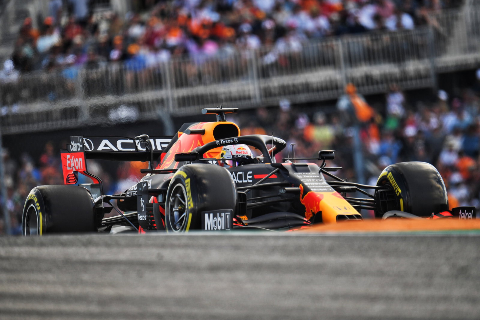 Max Verstappen (NLD) Red Bull Racing RB16B.