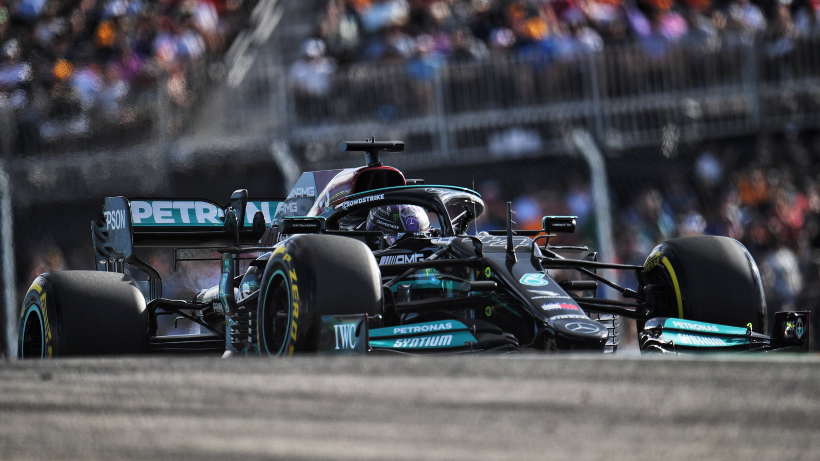 Lewis Hamilton (GBR) Mercedes AMG F1 W12.