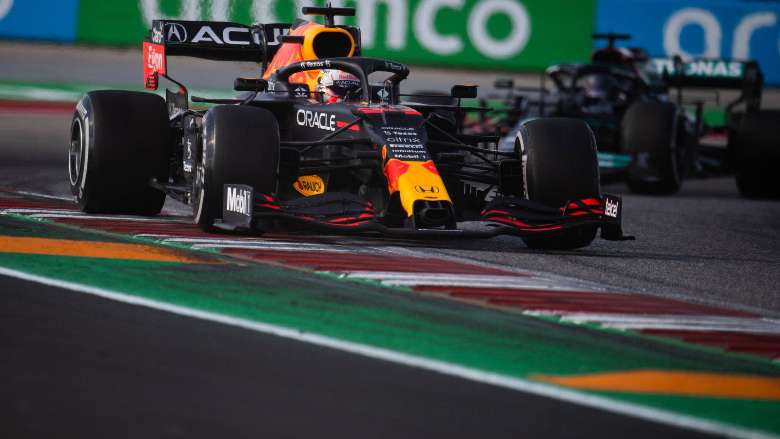 Max Verstappen (NLD) Red Bull Racing RB16B.