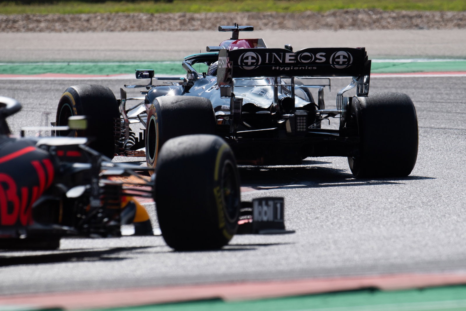 Lewis Hamilton (GBR) Mercedes AMG F1 W12 leads Max Verstappen (NLD) Red Bull Racing RB16B.