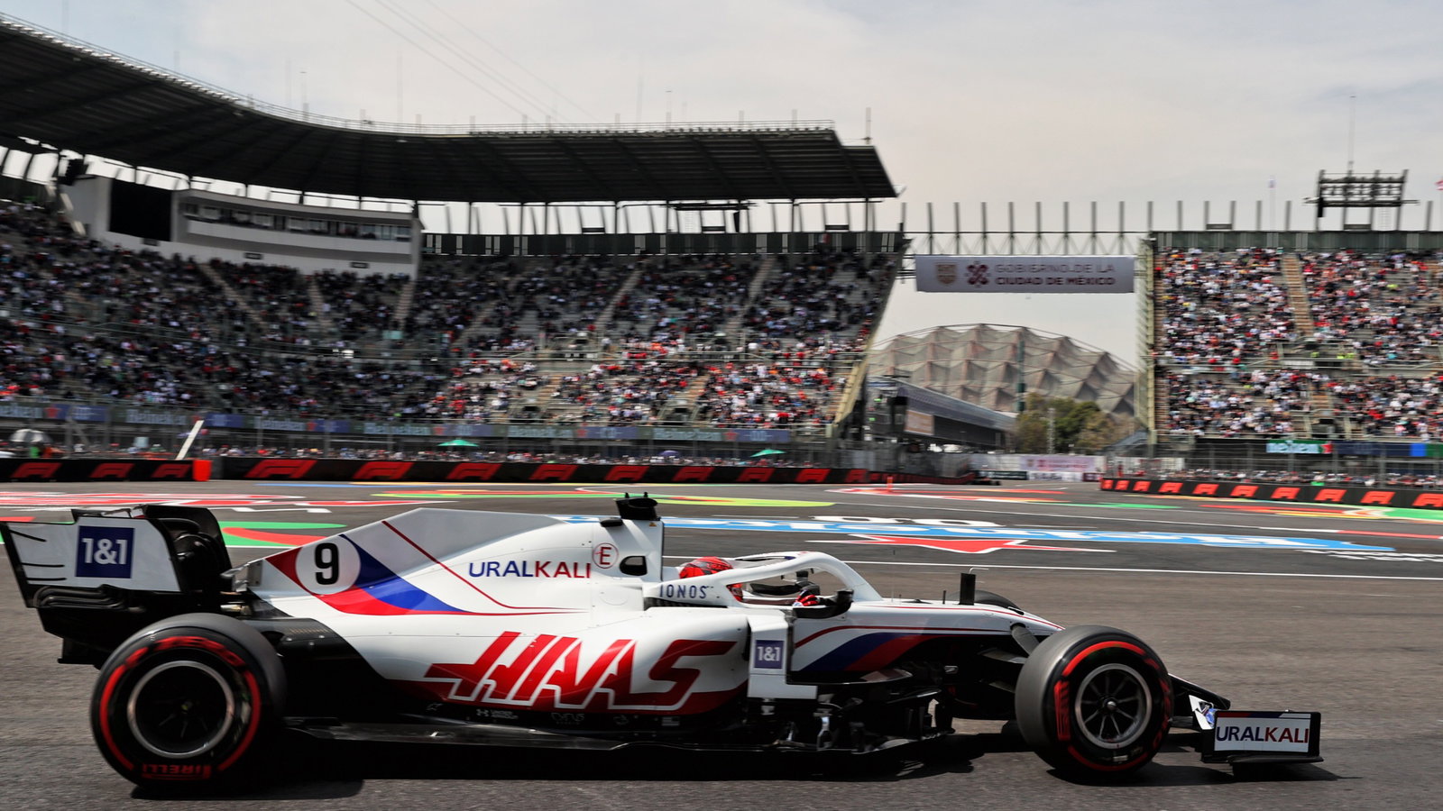 Nikita Mazepin (RUS) Haas F1 Team VF-21.