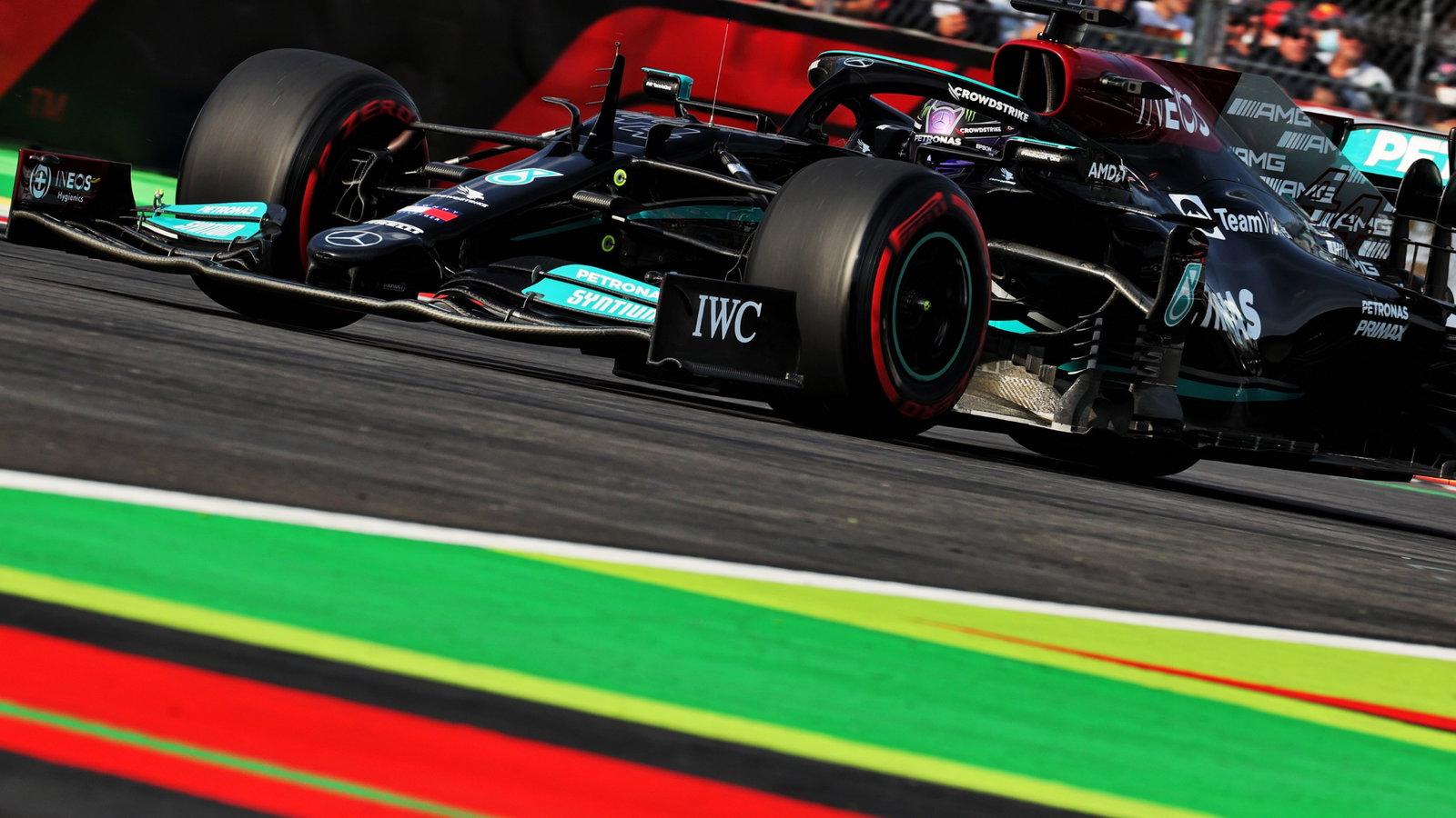 Lewis Hamilton (GBR) Mercedes AMG F1 W12.