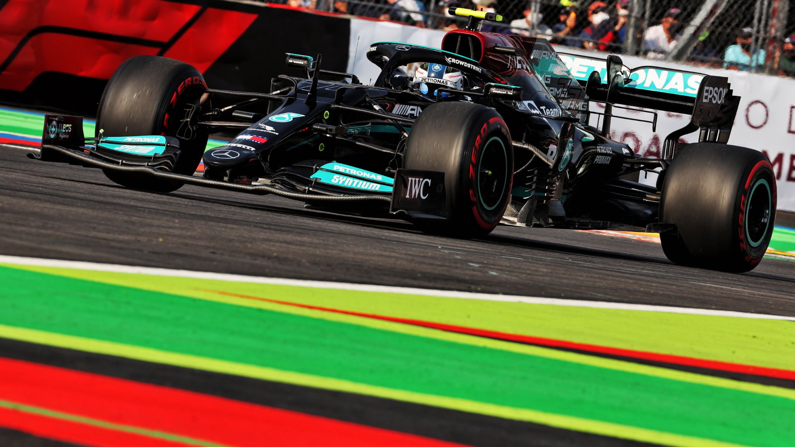 Valtteri Bottas (FIN) Mercedes AMG F1 W12.