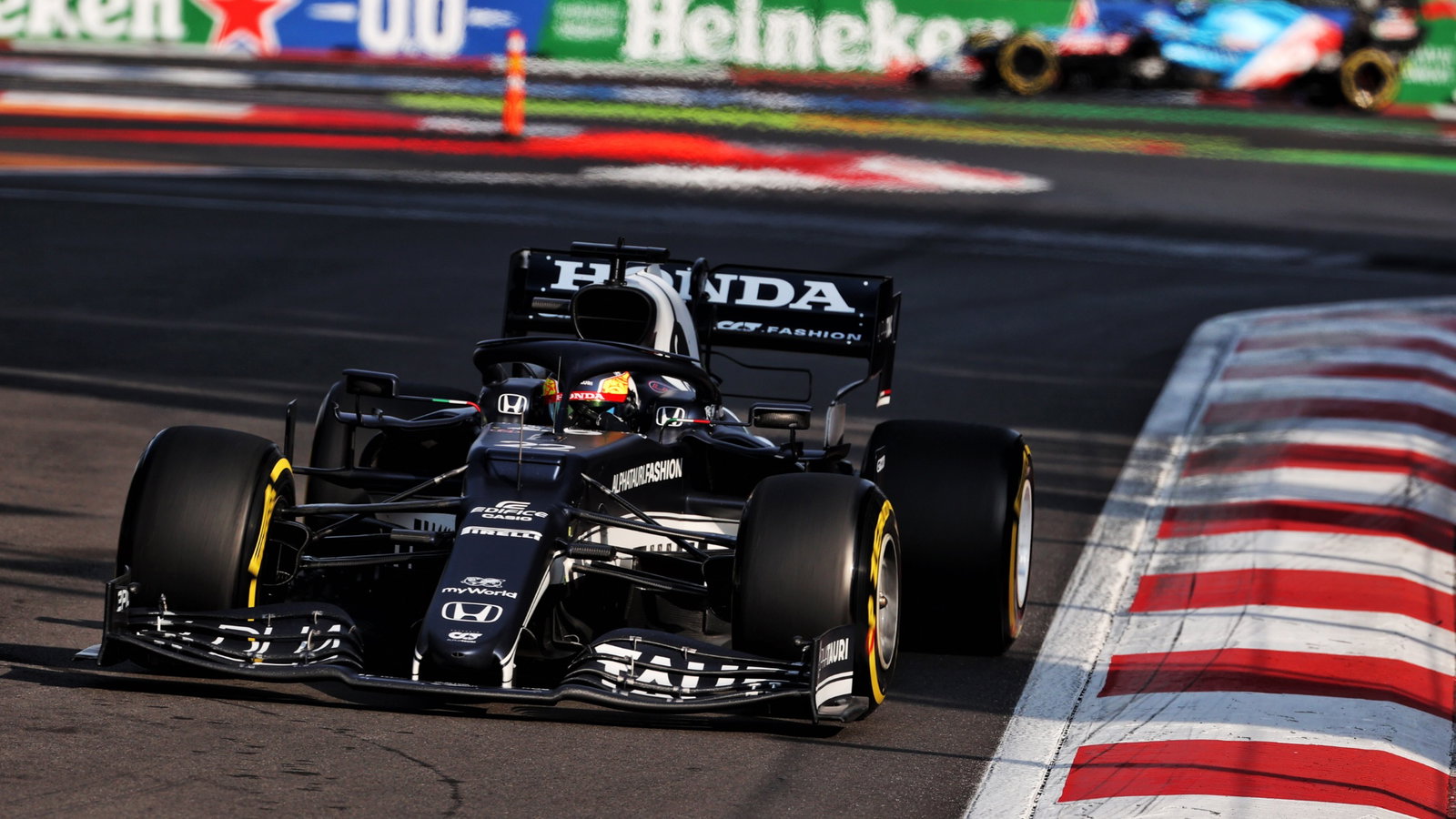 Yuki Tsunoda (JPN) AlphaTauri AT02.