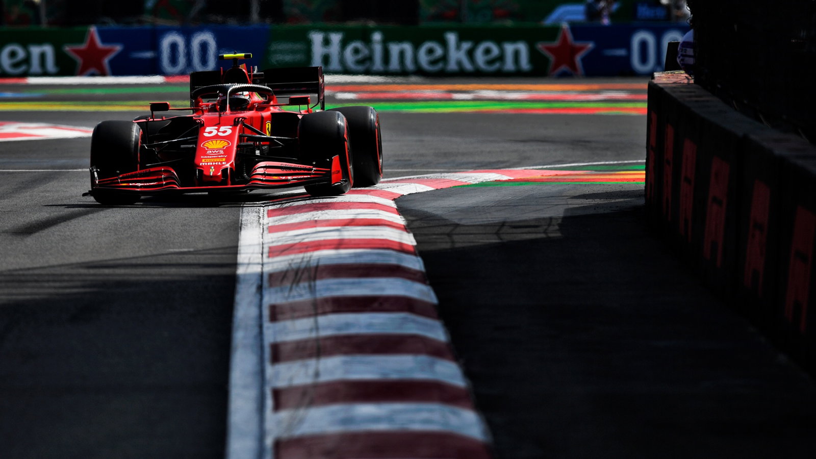 Carlos Sainz Jr (ESP) Ferrari SF-21.
