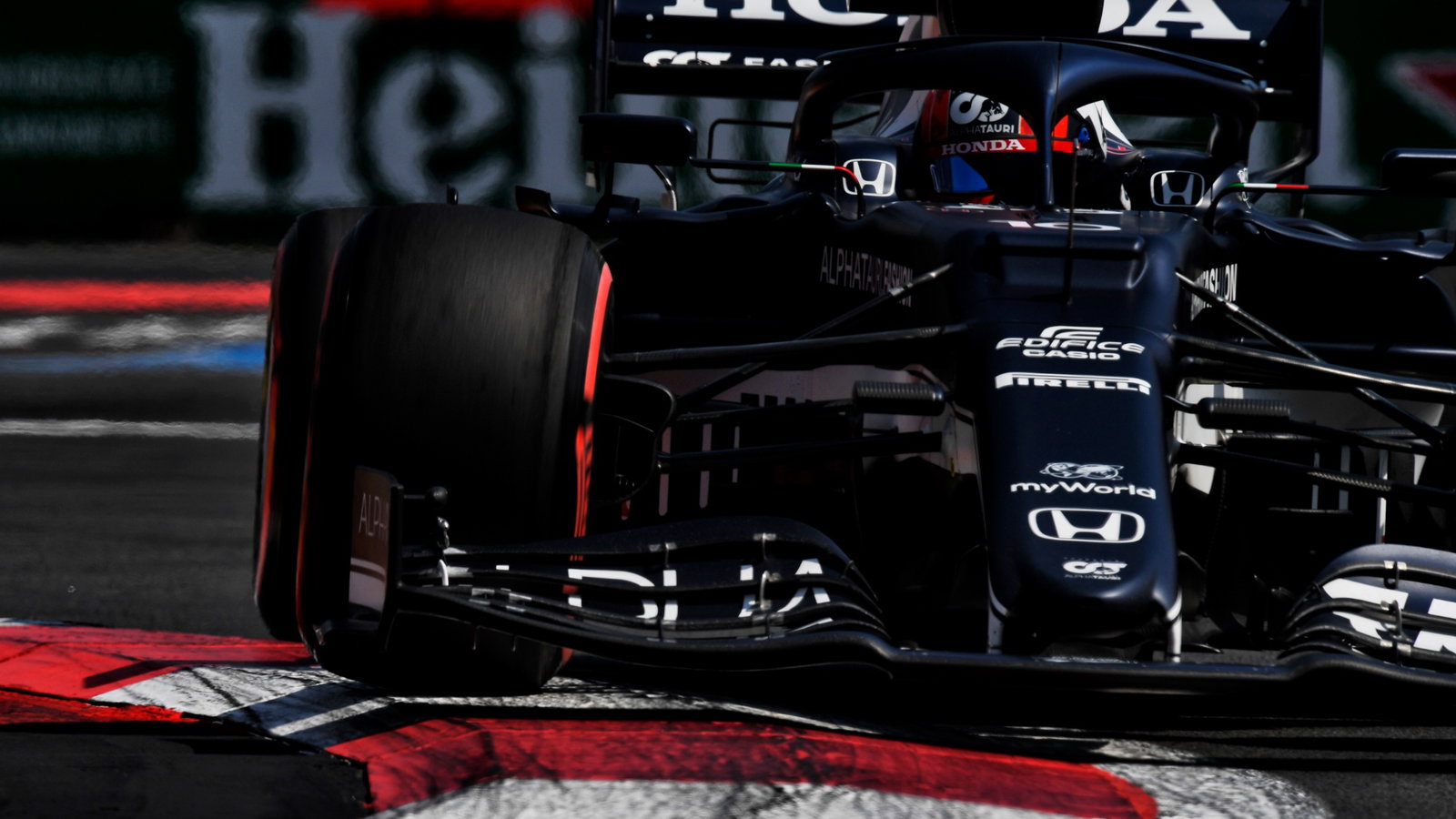 Pierre Gasly (FRA) AlphaTauri AT02.