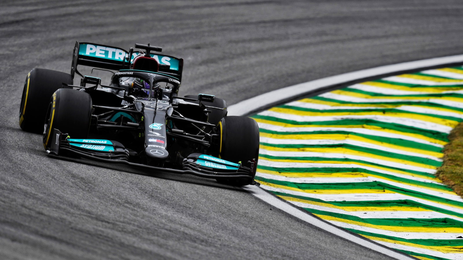 Lewis Hamilton (GBR) Mercedes AMG F1 W12.