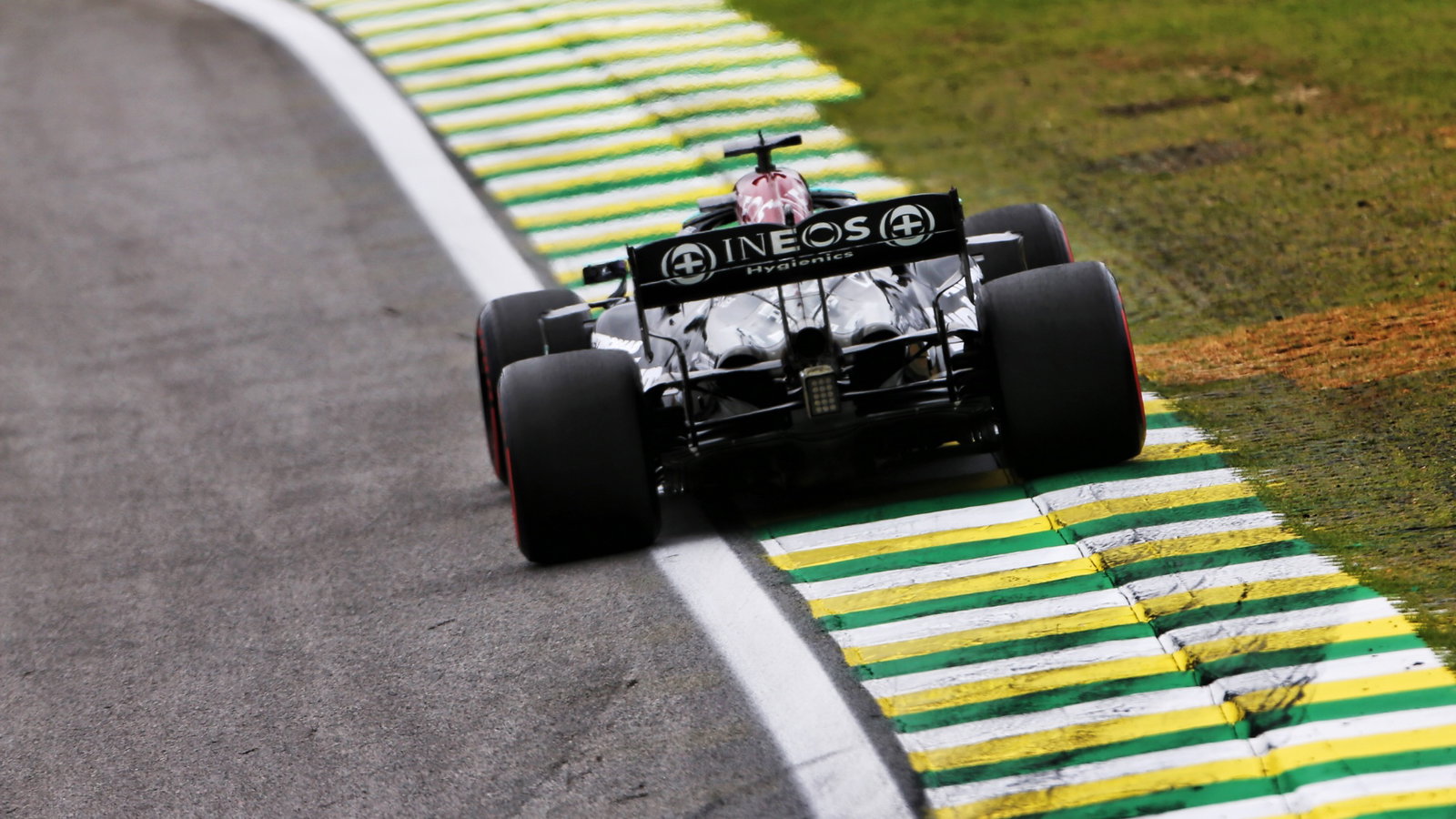 Lewis Hamilton (GBR) Mercedes AMG F1 W12.