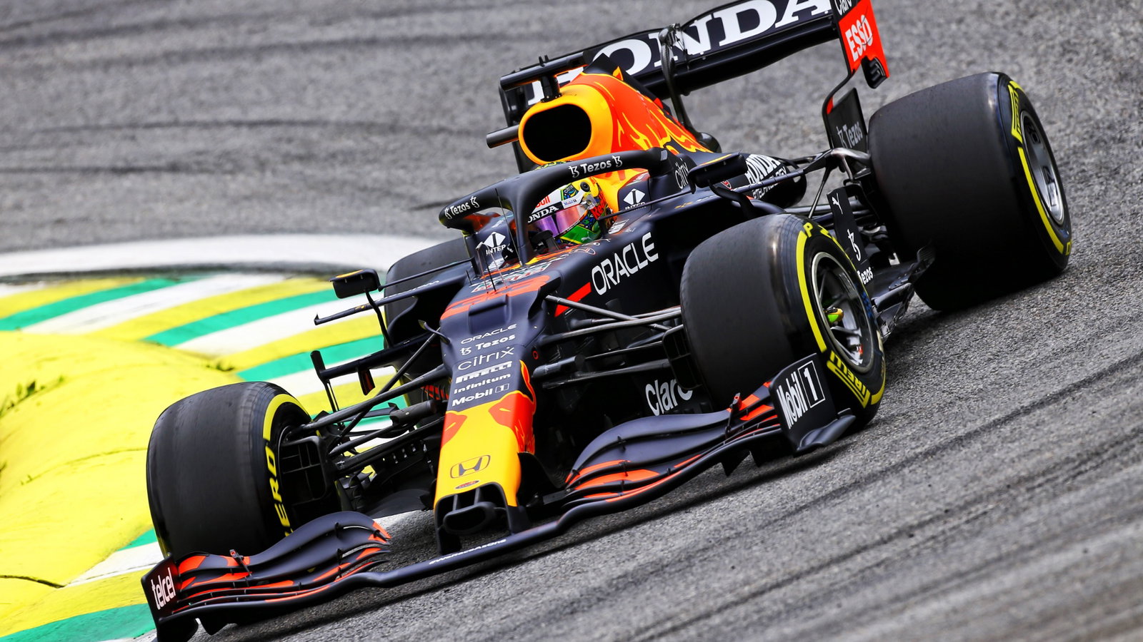 Max Verstappen (NLD) Red Bull Racing RB16B.