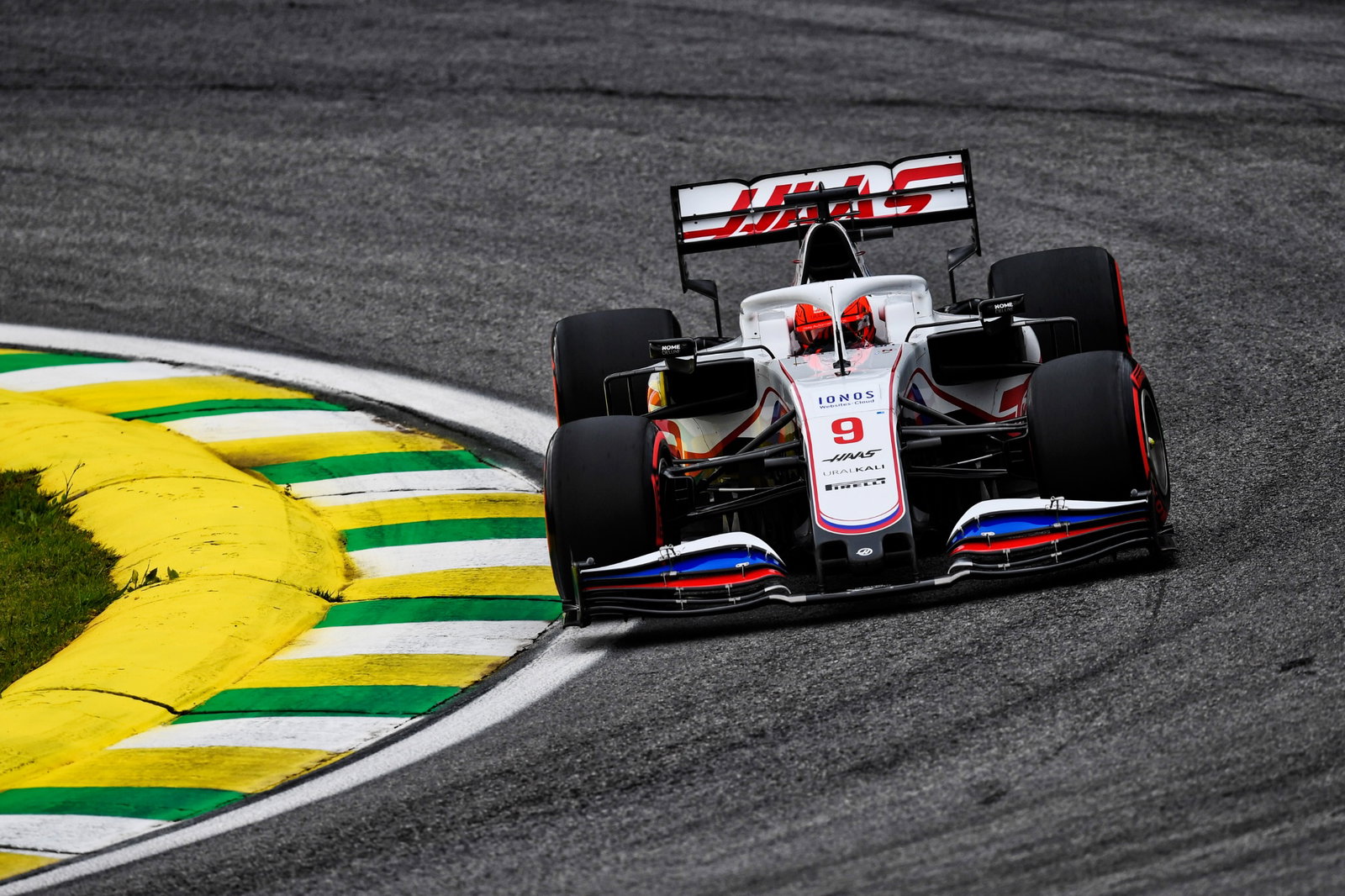 Nikita Mazepin (RUS) Haas F1 Team VF-21.