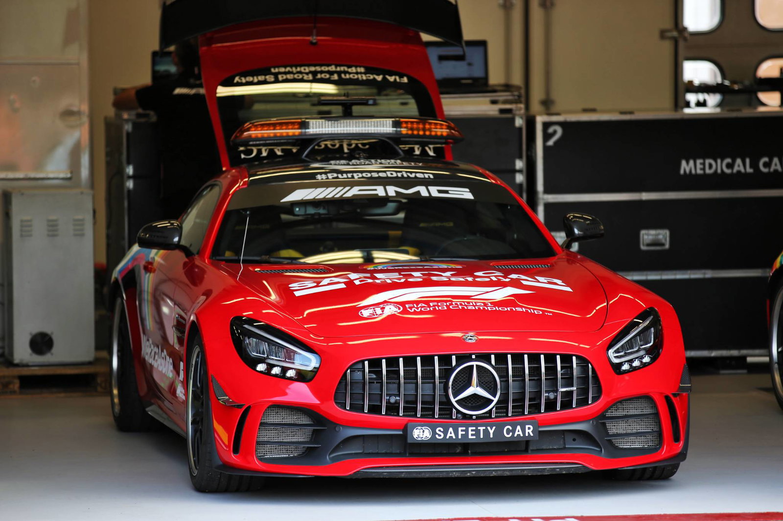 Circuit atmosphere - red FIA Safety Car.