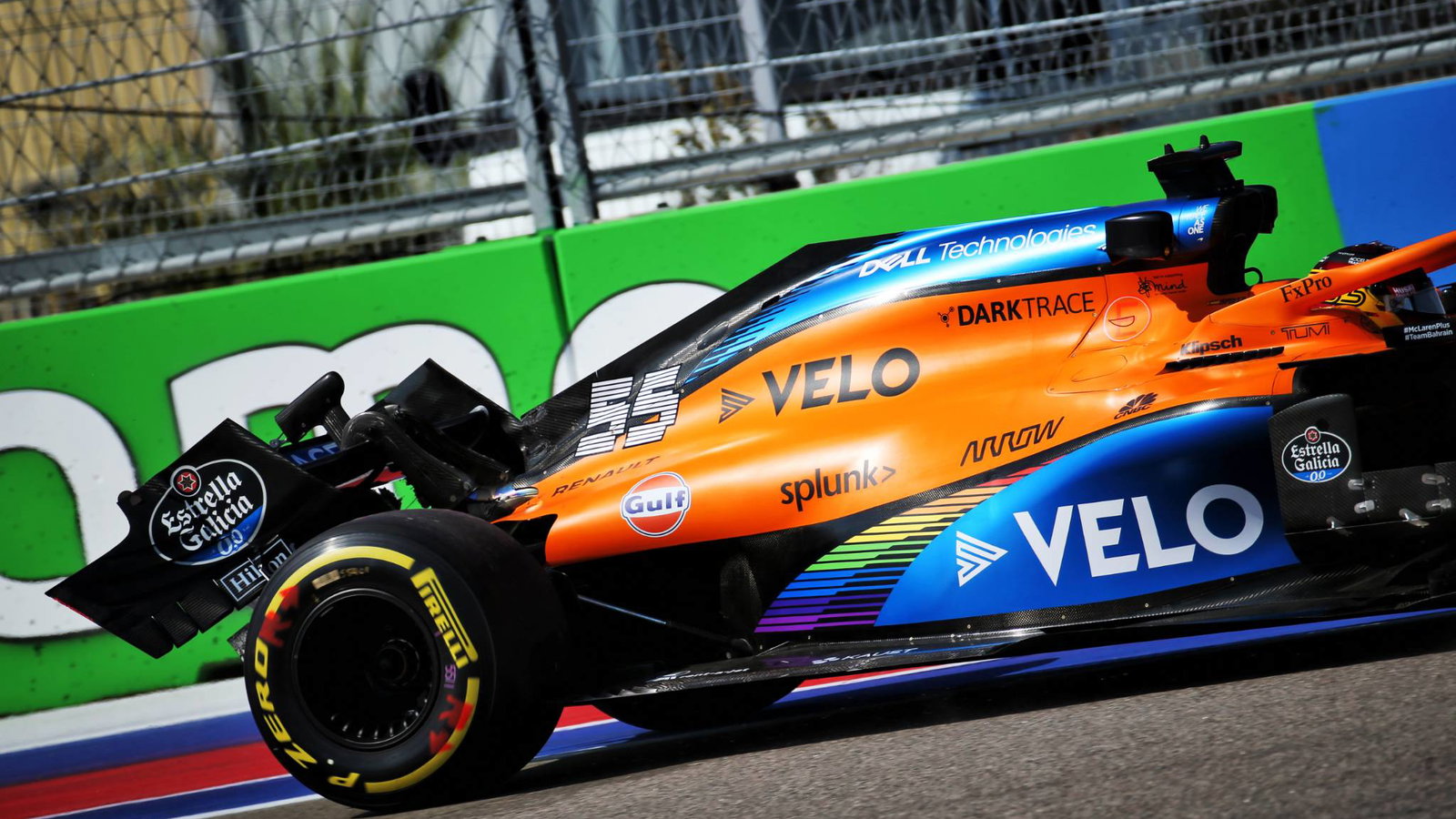 Carlos Sainz Jr (ESP) McLaren MCL35 with a broken rear wing.
