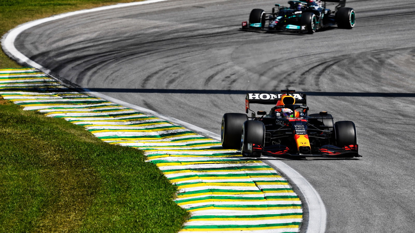 Max Verstappen (NLD) Red Bull Racing RB16B.