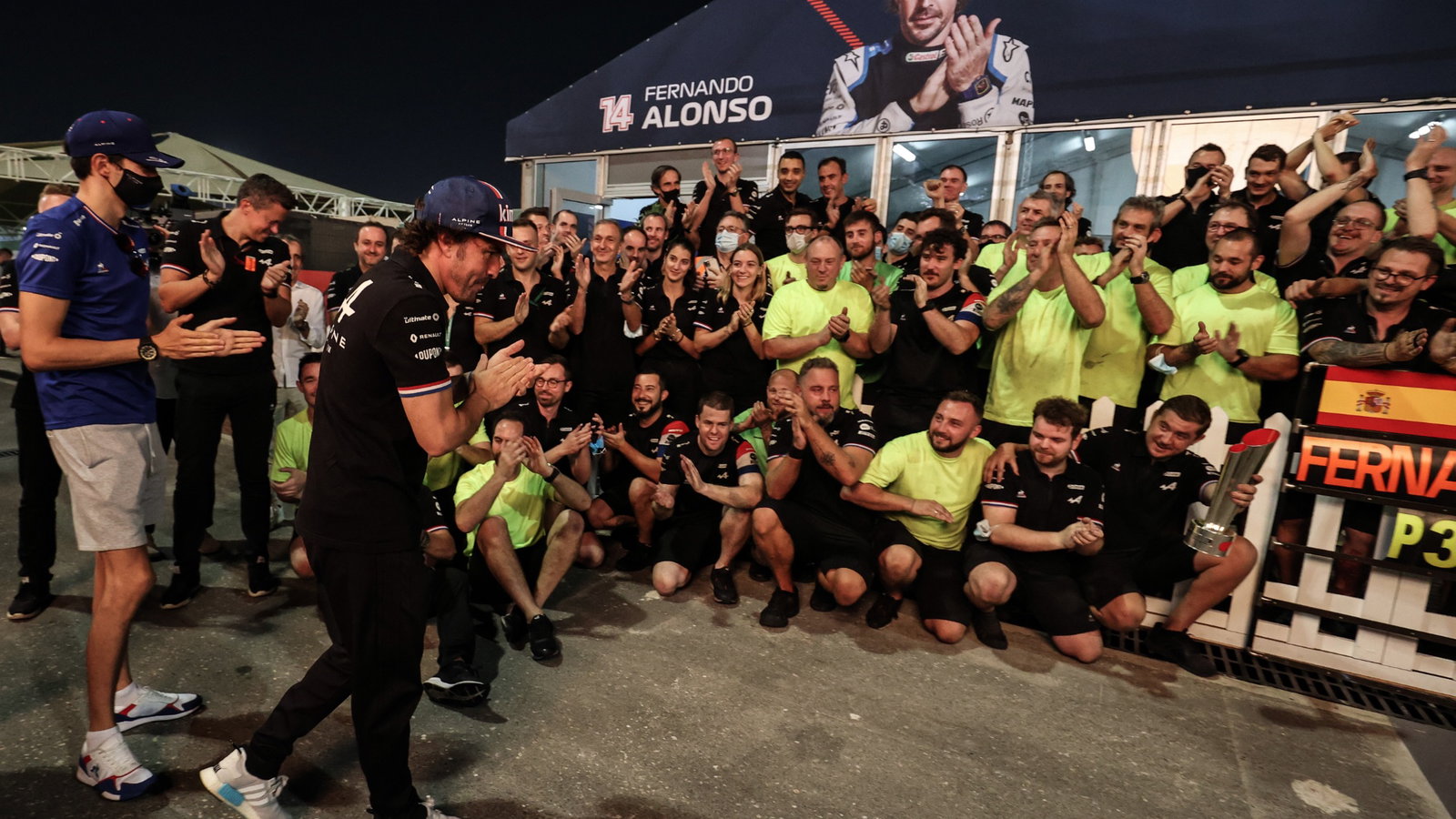 Fernando Alonso (ESP) Alpine F1 Team celebrates his third position with Esteban Ocon (FRA) Alpine F1 Team and the team.