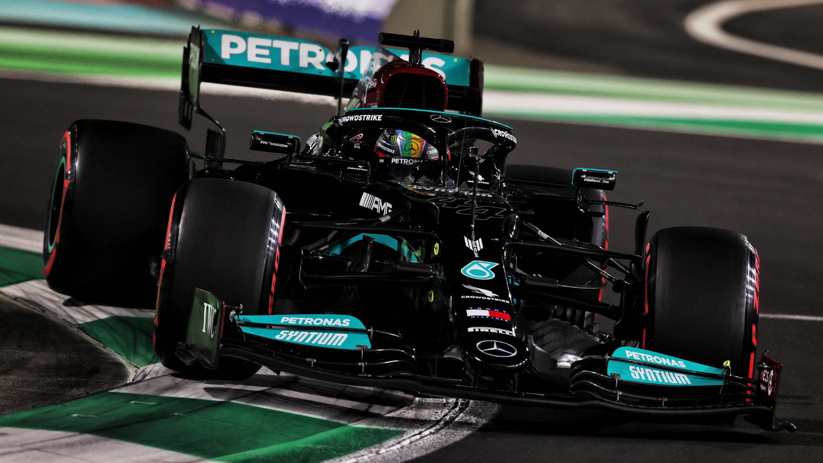 Lewis Hamilton (GBR) Mercedes AMG F1 W12.