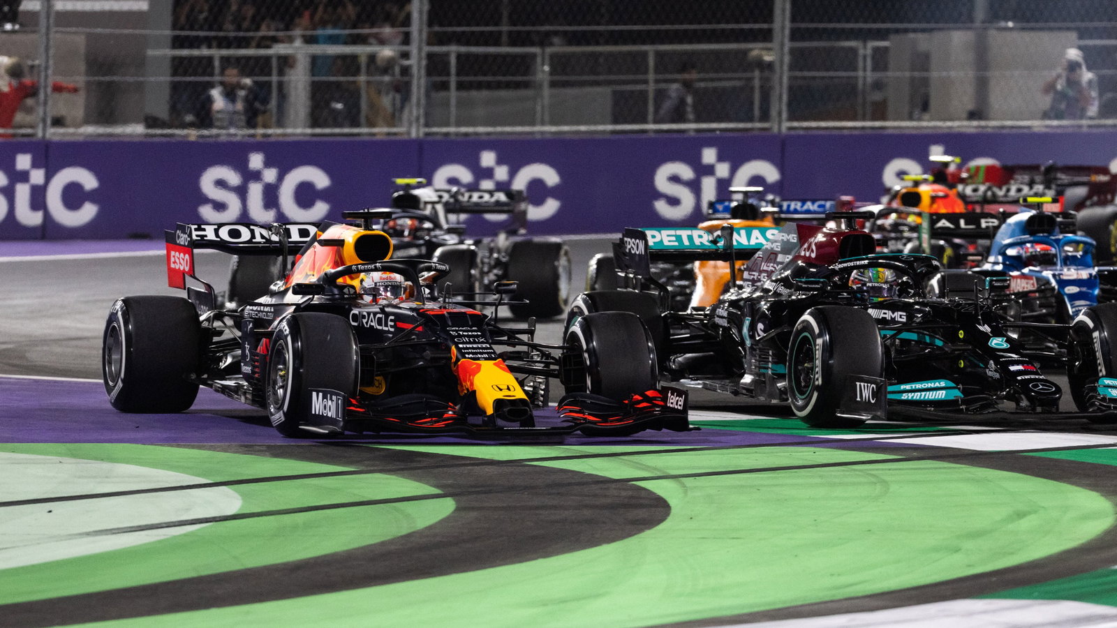 Lewis Hamilton (GBR) Me