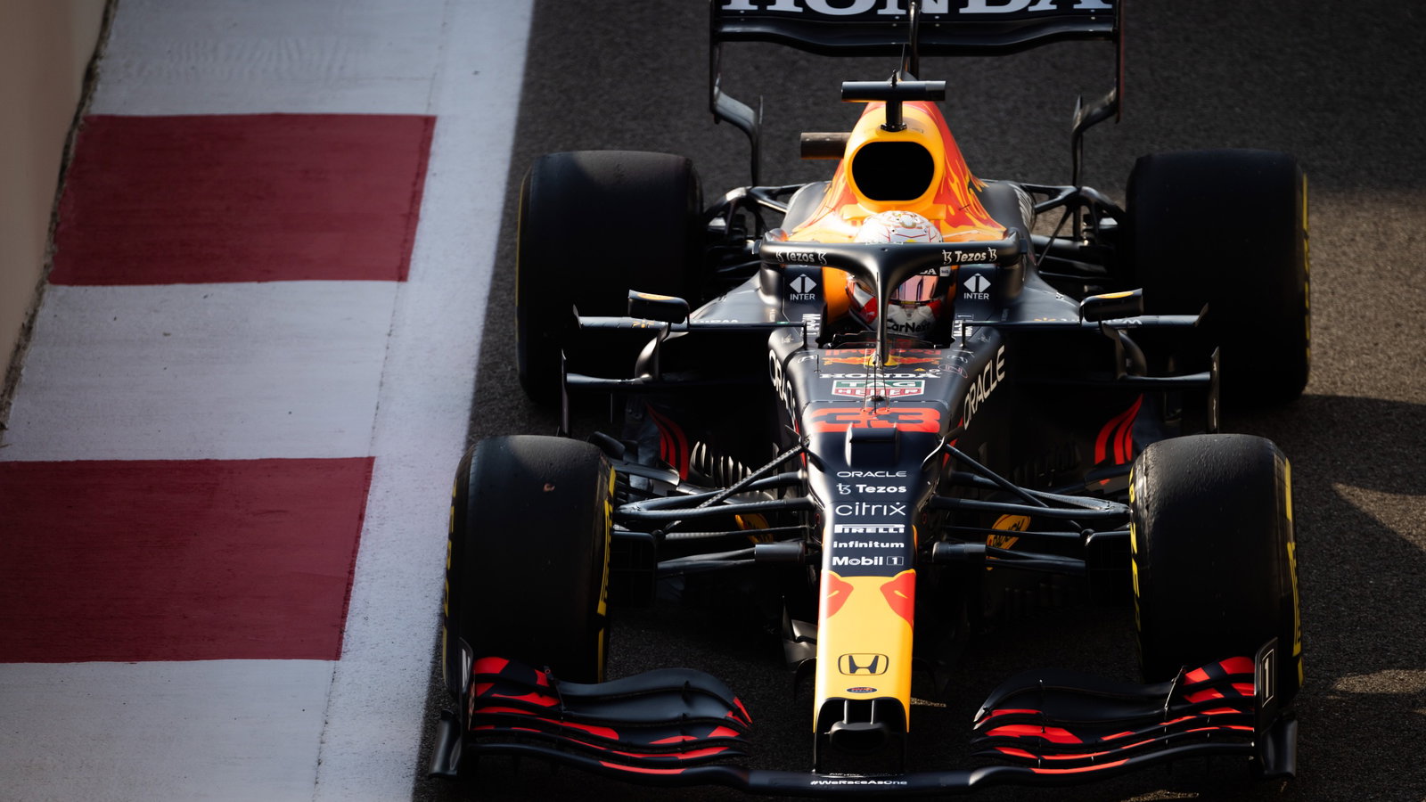 Max Verstappen (NLD) Red Bull Racing RB16B.