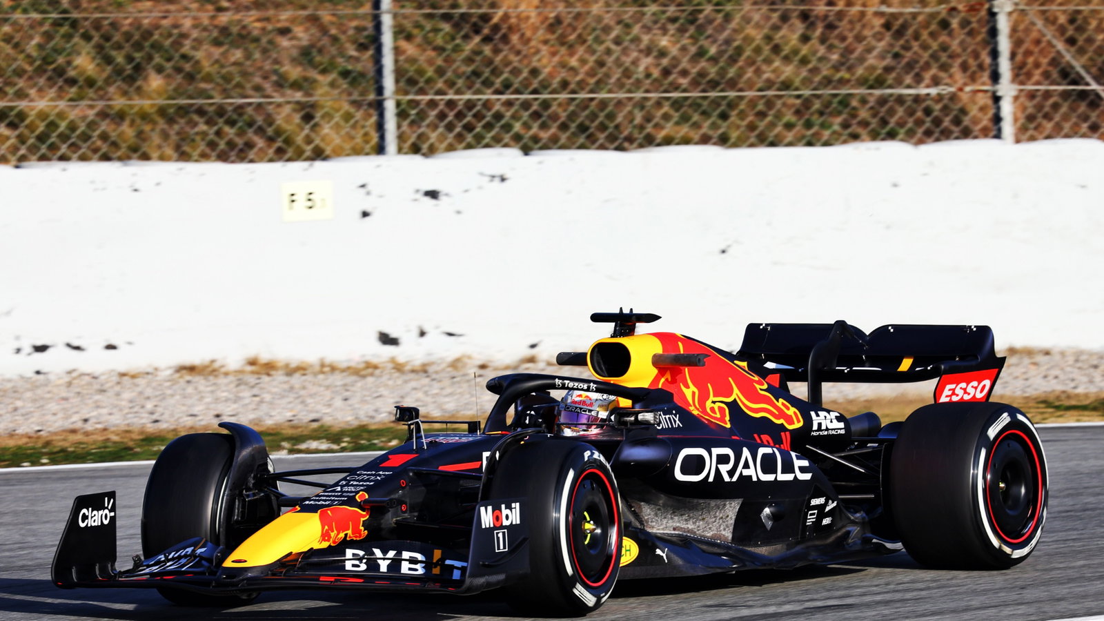 Max Verstappen (NLD) Red Bull Racing RB18.
