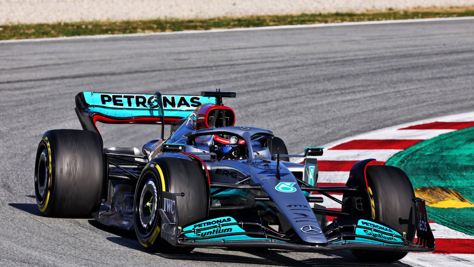 George Russell (GBR) Mercedes AMG F1 W13.