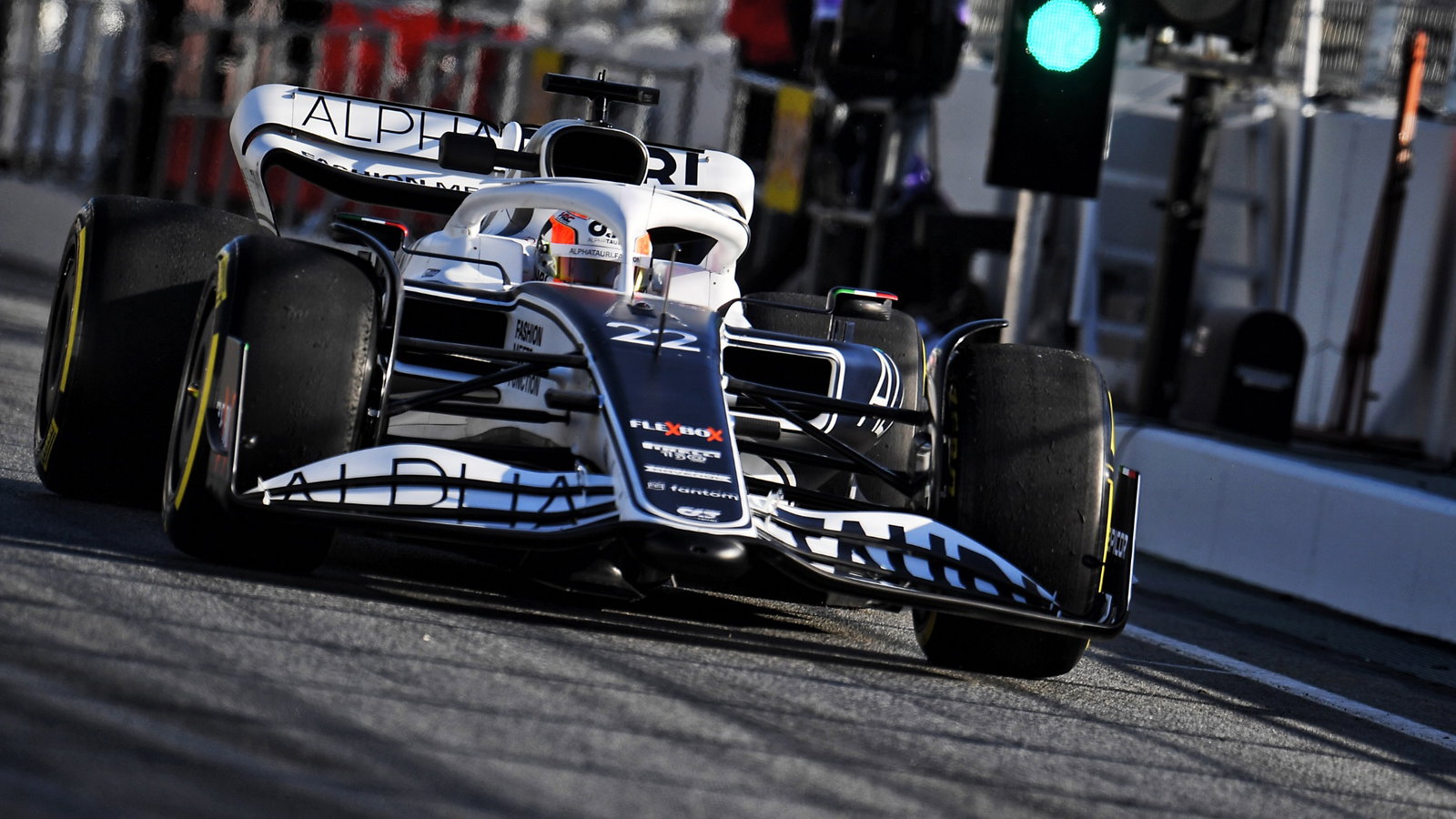 Yuki Tsunoda (JPN) AlphaTauri AT03.